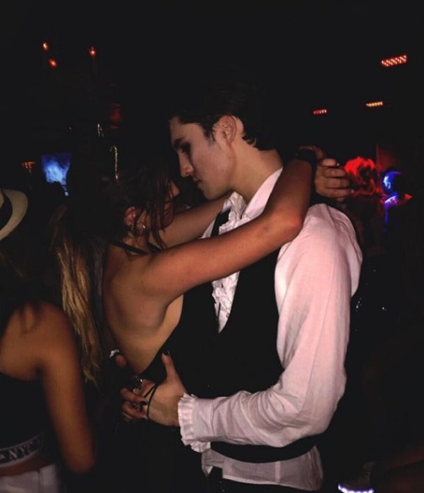 Con una romántica foto