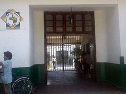 una supuesta alumna poseida escupio e insulto a companeros una supuesta alumna poseida escupio e insulto a companeros