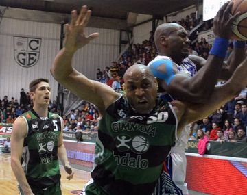Gimnasia Indalo le ganó a Quimsa de local e igualó la serie final