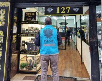 Vendían joyas y relojes truchos en pleno centro porteño