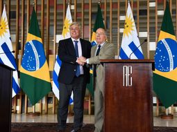 Los ministros de Relaciones Exteriores de Uruguay, Francisco Bustillo, y de Brasil, Mauro Vieira, en la cumbre bilateral. Los ministros de Relaciones Exteriores de Uruguay, Francisco Bustillo, y de Brasil, Mauro Vieira, en la cumbre bilateral.
