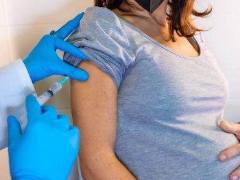 Provincia convocó a embarazadas con enfermedades preexistentes a que se den la vacuna contra el Covid-19