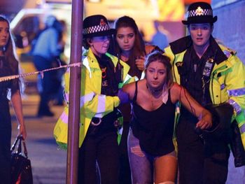 Investigan una red de apoyo al autor del atentado en Manchester
