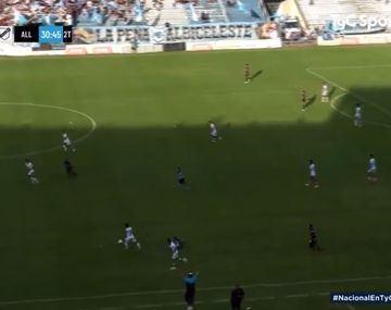 El golazo desde atrás de mitad de cancha que ya candidatean al Puskas