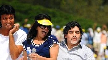 ¿quien es la morocha sexy que acompana a diego en la india? ¿quien es la morocha sexy que acompana a diego en la india?