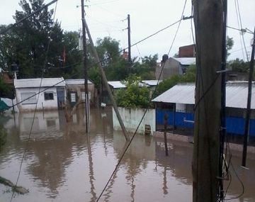 Calles anegadas en el sur y oeste del Conurbano por las fuertes lluvias