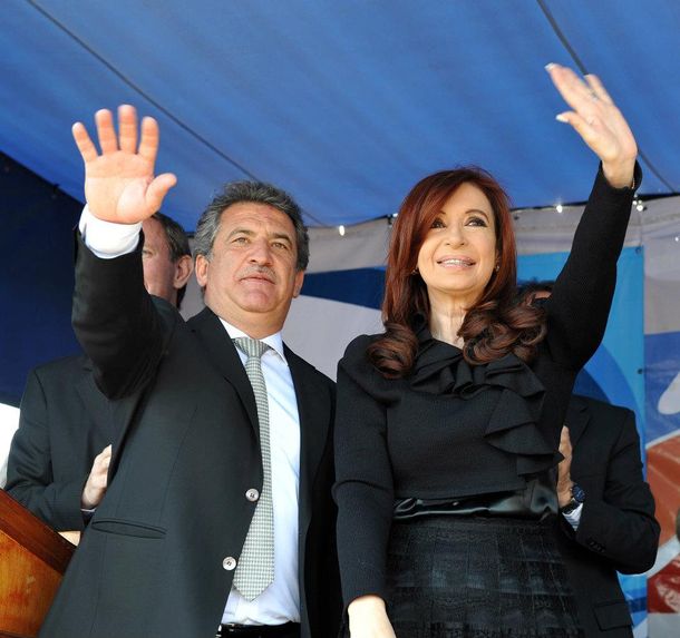 Urribarri, tras bajarse: Cristina será materia de consulta en 2016