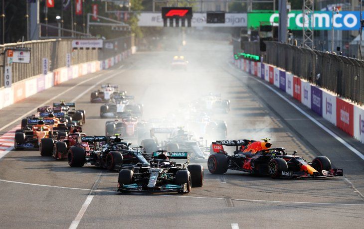 El Checo Pérez se quedó con una carrera con un final increíble