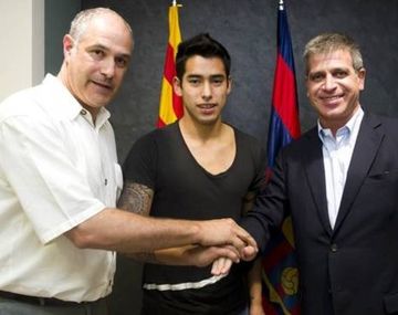 Una joven promesa de Boca firmó su contrato con Barcelona