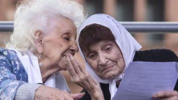 Estela de Carlotto despidió a Taty Almeida. Estela de Carlotto despidió a Taty Almeida.