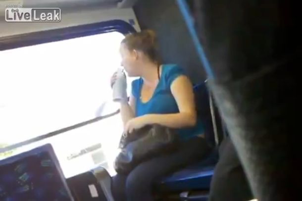 Una mujer aspiró una droga en aerosol y se volvió loca en un tren