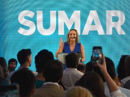 Laura Raffo relanzó su campaña con una carta donde convoca a los uruguayos a hacer historia. Laura Raffo relanzó su campaña con una carta donde convoca a los uruguayos a hacer historia.