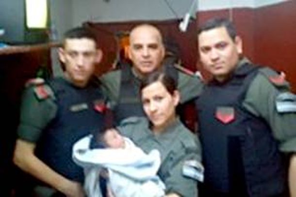 Evoluciona el bebé hallado dentro de una caja en Morón