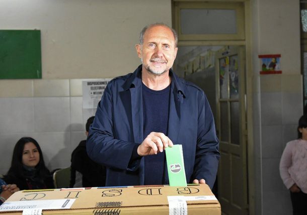 Omar Perotti gobernador: se impuso ante Bonfatti y el peronismo recuperó Santa Fe