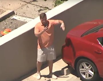 Vio que lo grababan desde un helicóptero y se puso a bailar