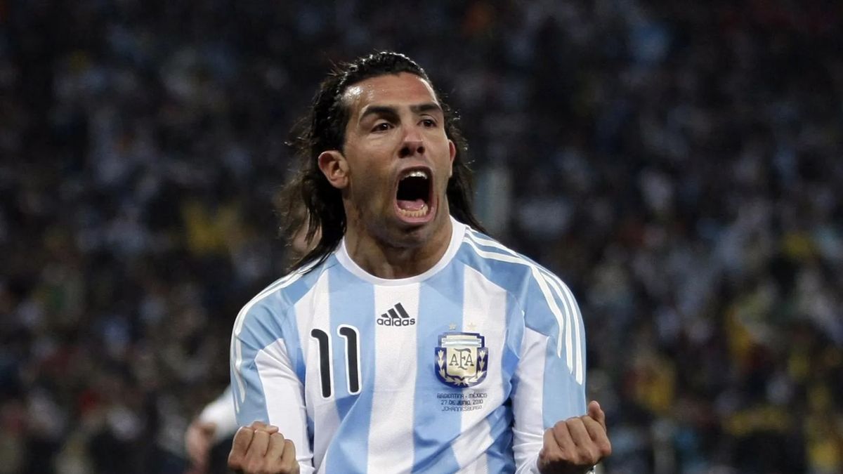 Carlos Tevez cumple 40 años: el repaso de una vida destinada al fútbol