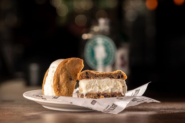 Por el equipo de cocina de la cervecería artesanal Buller Por el equipo de cocina de la cervecería artesanal Buller