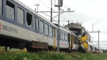 choque de trenes en suiza: un muerto y al menos 44 heridos choque de trenes en suiza: un muerto y al menos 44 heridos