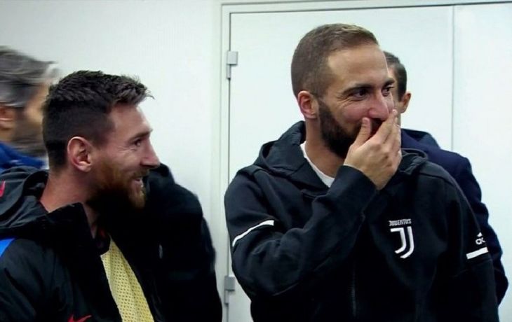 Lionel Messi con Gonzalo Higuaín