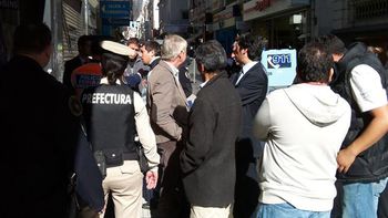 allanan cuevas en la city para controlar el dolar ilegal allanan cuevas en la city para controlar el dolar ilegal