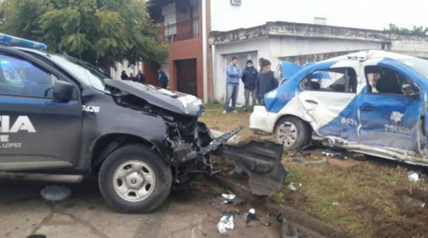 Dos patrulleros chocaron cuando perseguían a un motochorro
