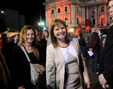 La oposición adelantó que difundirá quiénes blanquearon dólares