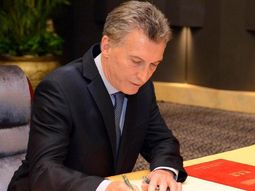 Grafólogas analizan la letra de Macri en la nota que dice nobiembre