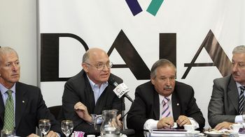 el gobierno y las familias estamos en el mismo camino el gobierno y las familias estamos en el mismo camino