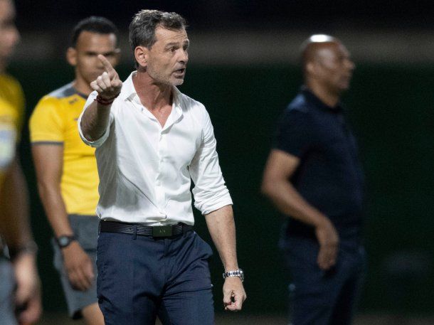 Con el debut de Diego Cocca como DT, México venció a Surinam por 2 a 0