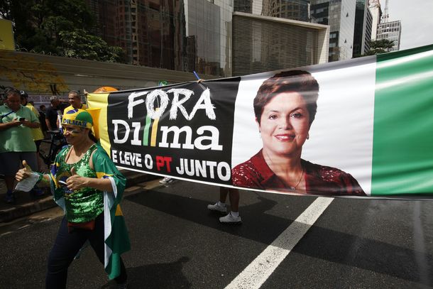 Miles de brasileños protestaron contra Rousseff en Río de Janeiro