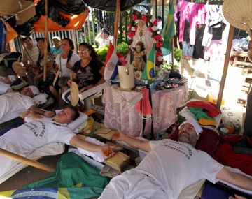 Terminó la protesta de crucificados tras acuerdo con el gobierno paraguayo