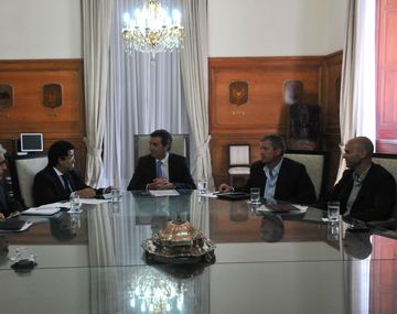 Comenzó la reunión por la tarifa del subte en la Rosada