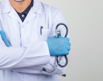 Médicos anuncian que cobrarán bono extra a pacientes de prepagas