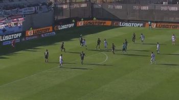 ¿Fue falta? El polémico gol que le anuló el VAR a Vélez ante Riestra