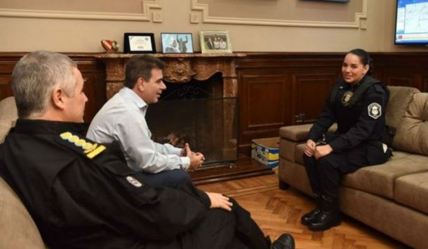 Ritondo ascendió la policía que amamantó a un bebé