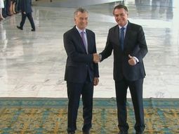 Bolsonaro recibió a Macri con un abrazo y se reunieron en Brasilia