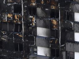 Ascienden a 17 los muertos por el incendio en la torre de Londres