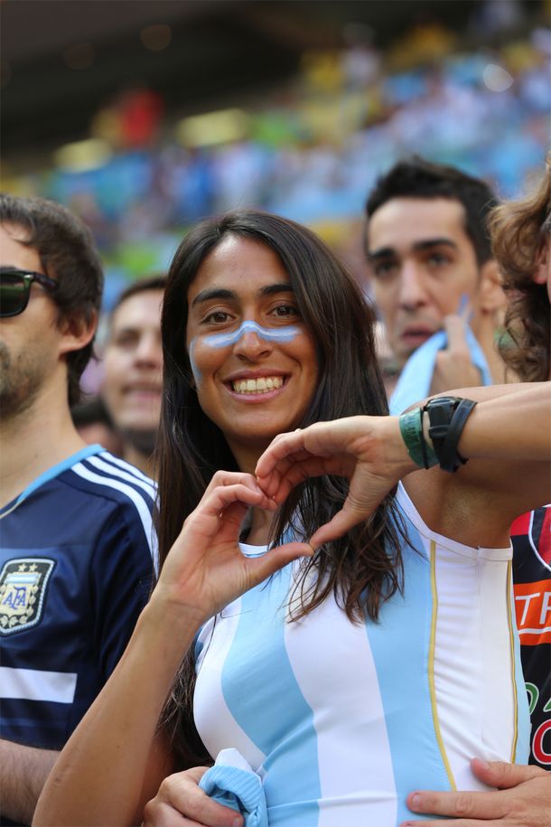 Todo el color en las tribunas de Argentina - Bélgica