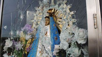 Ataque contra cementerio de argentinos caídos en Malvinas de Darwin Ataque contra cementerio de argentinos caídos en Malvinas de Darwin