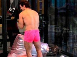Pincoya y Juan Carlos, desnudos en Gran Hermano. Pincoya y Juan Carlos, desnudos en Gran Hermano.