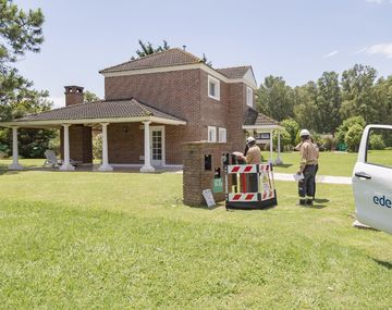 Detectan 44 conexiones clandestinas en un selecto country de Pilar