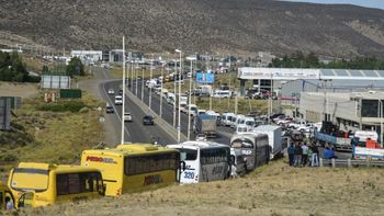 se agrava conflicto petrolero en chubut y desde este miercoles paralizan la actividad se agrava conflicto petrolero en chubut y desde este miercoles paralizan la actividad