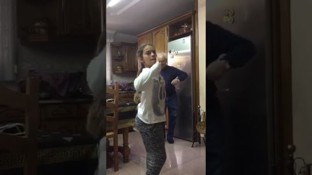 Abuelo bailando Despacito