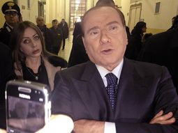berlusconi, declarado en rebeldia por faltar a un juicio berlusconi, declarado en rebeldia por faltar a un juicio