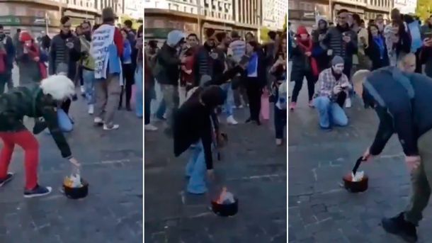 Anticuarentenas realizaron una quema de barbijos en el Obelisco