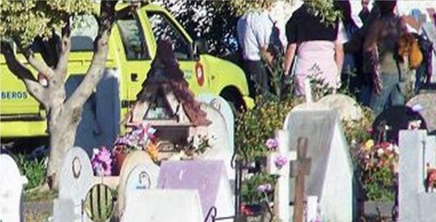 Un prófugo se disfrazó de sepulturero para el entierro de su abuela y lo detuvieron