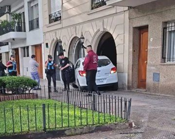 Conductor borracho se incrustó con un auto en un edificio en plena Avenida Del Libertador