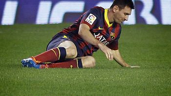 alerta para sabella: lionel messi otra vez salio lesionado alerta para sabella: lionel messi otra vez salio lesionado