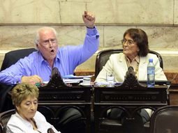 fuertes cruces y acusaciones en diputados fuertes cruces y acusaciones en diputados