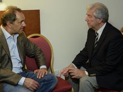 scioli visito una vez mas a tabare vazquez en su bunker de campana scioli visito una vez mas a tabare vazquez en su bunker de campana